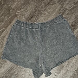 Aerie womens sz medium comfy shorts. Like New Condition, pockets